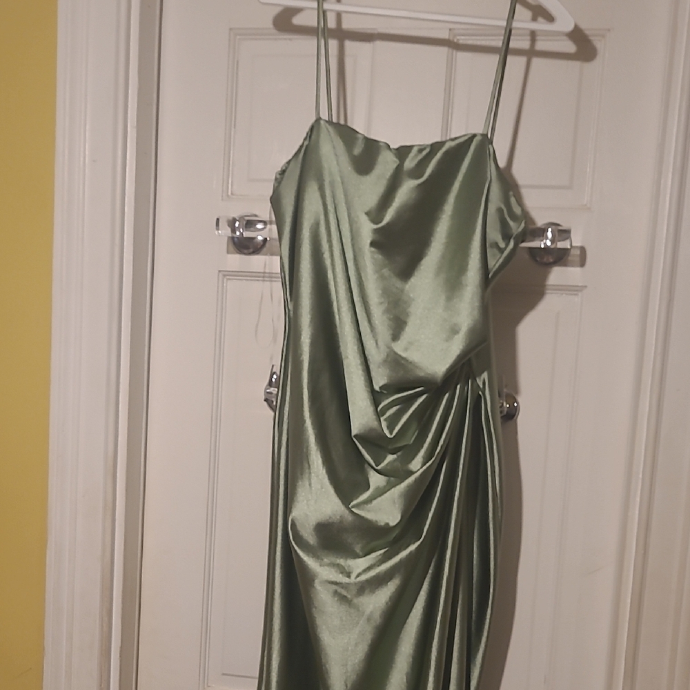 Aspede Satin Dress in Sage